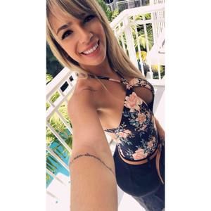 Meet your Posher, Camila